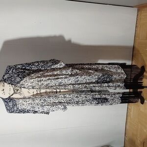 Democracy- Womens Blue/ White Floral pattern Kimono shawl Fringe boho Sz.M